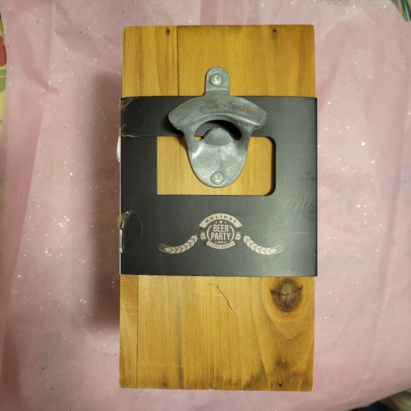 NWT ~ 2 Pair Beer Socks & Bottle Cap Bank ~ Festive & Fun! FINAL PRICE! - Picture 8 of 16